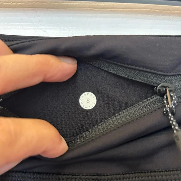 ! Lululemon Run Times Short *4-way Stretch 4"
Black sz 8 - Picture 5 of 7